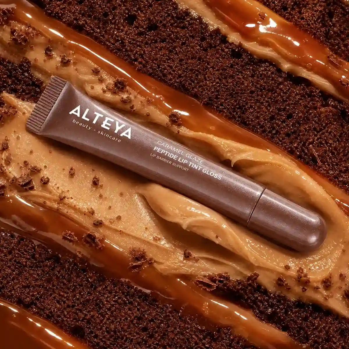 Conventional lip gloss and caramel